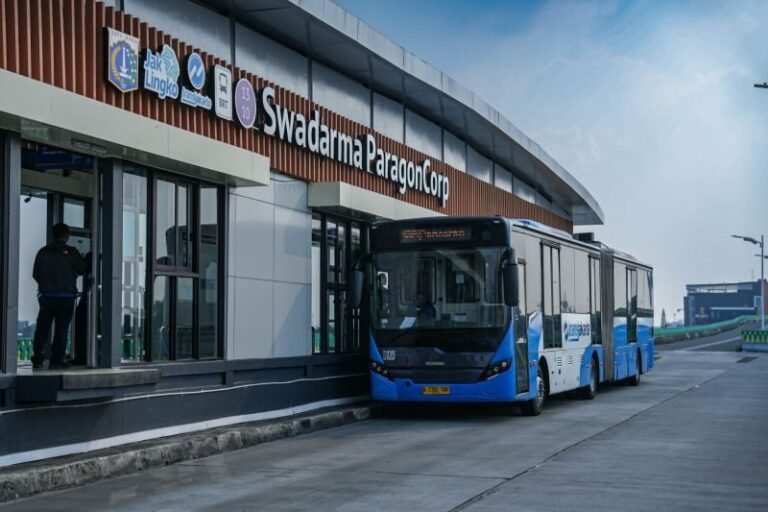 Lima Kabar Jakarta: Dari Transportasi Udara hingga Benih Ikan untuk Warga Kepulauan Seribu